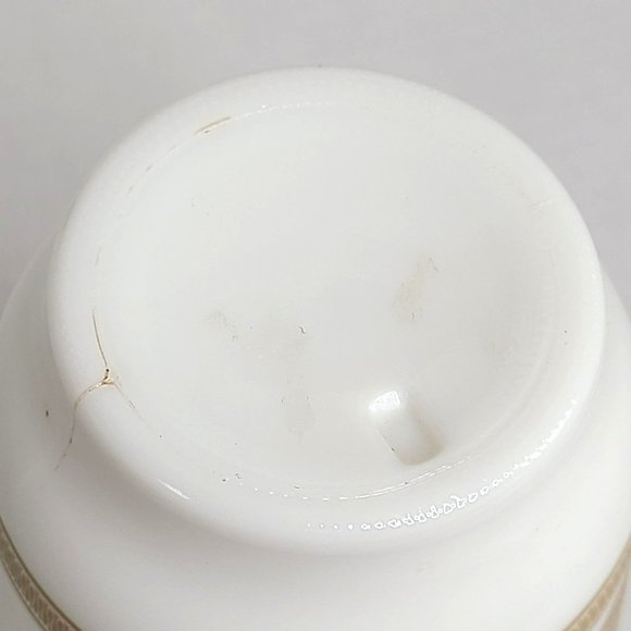 Vintage MCM Milk Glass Mandala Medallion Pattern Vase 7" White w Brown Pattern - Picture 4 of 8